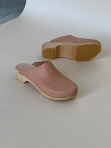 Bryr tan clogs