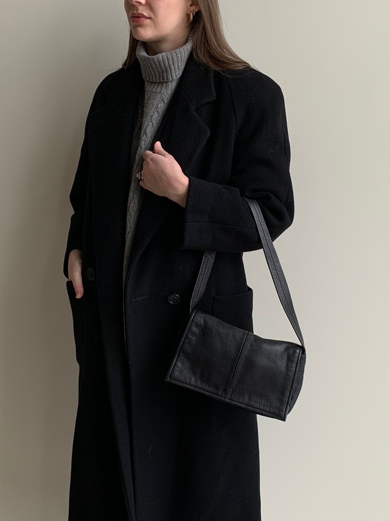 minimal leather shoulder bag