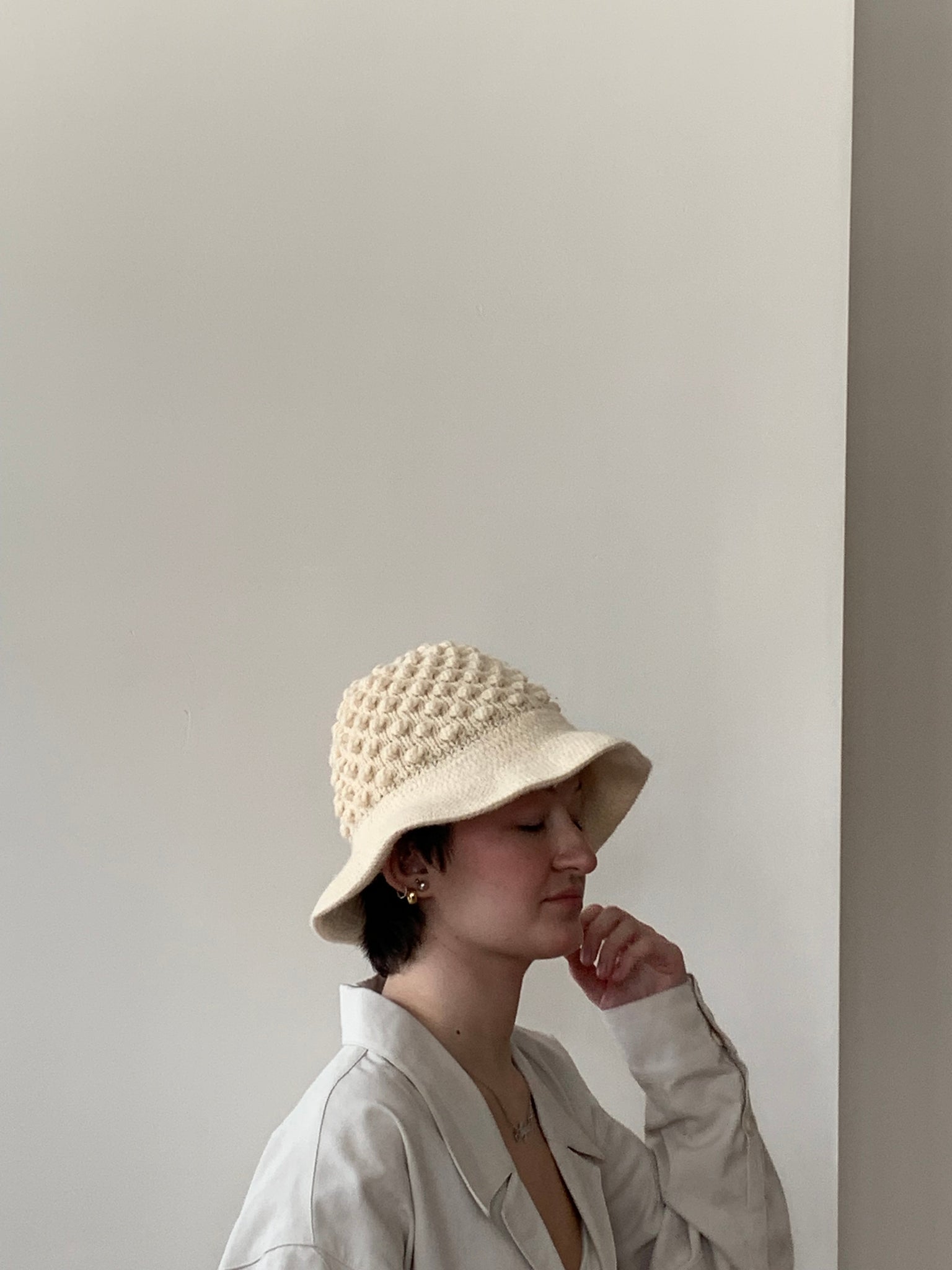 Cream vintage knit bucket hat